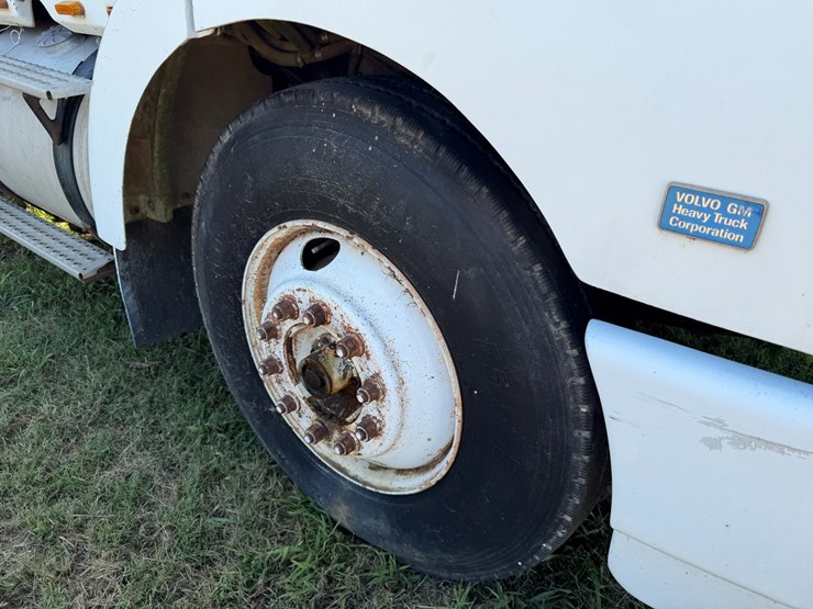 #52620-•-1990-whitegmc-wia-areo-series-sleeper-t/a-truck-tractor-4v1wdbjf3ln629984-inv#52620-image-10