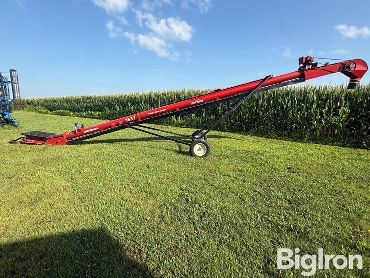 2021-universal-industries-1537-short-field-loader-electric-belt-conveyor-image-8