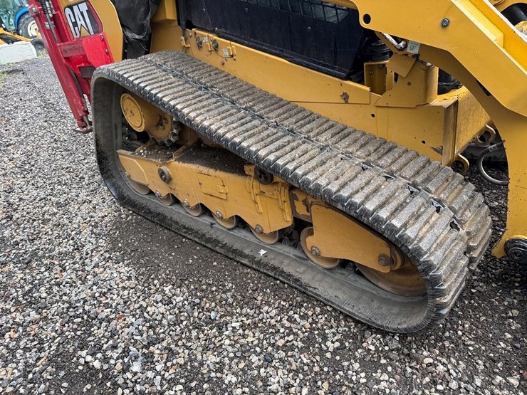 2020-caterpillar-299d3-image-12