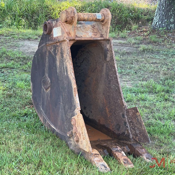 21" TOOTH EXCAVATOR BUCKET