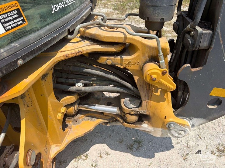2017-deere-310l-image-24