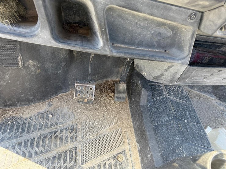 2021-bobcat-uv34-image-15