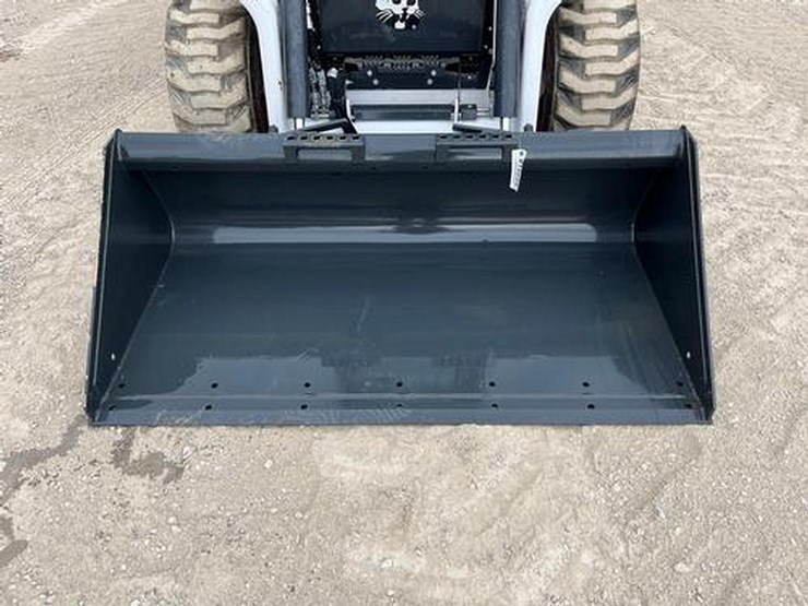 bobcat-68"-standard-duty-skid-steer-bucket-image-2