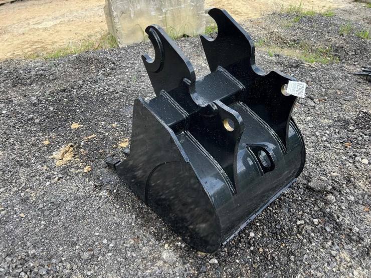 24”-quick-attach-excavator-bucket-for-kx80-image-3