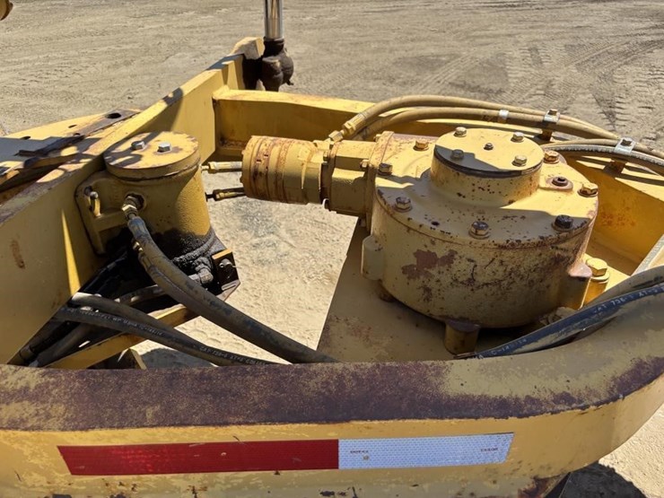 2005-caterpillar-143h-image-27