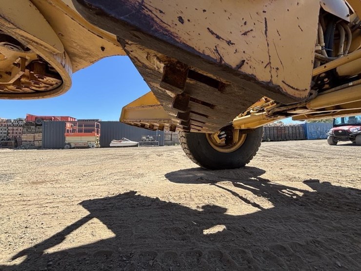 2005-caterpillar-143h-image-23