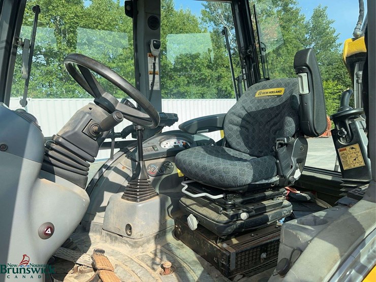 new-holland-b95b-image-24