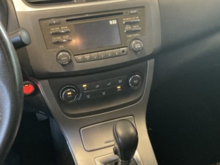 2013-nissan-sentra-sdn-image-18