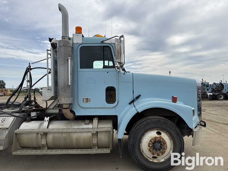 2000-freightliner-fld120sd-tri/a-day-cab-truck-tractor-w/wet-kit-image-13