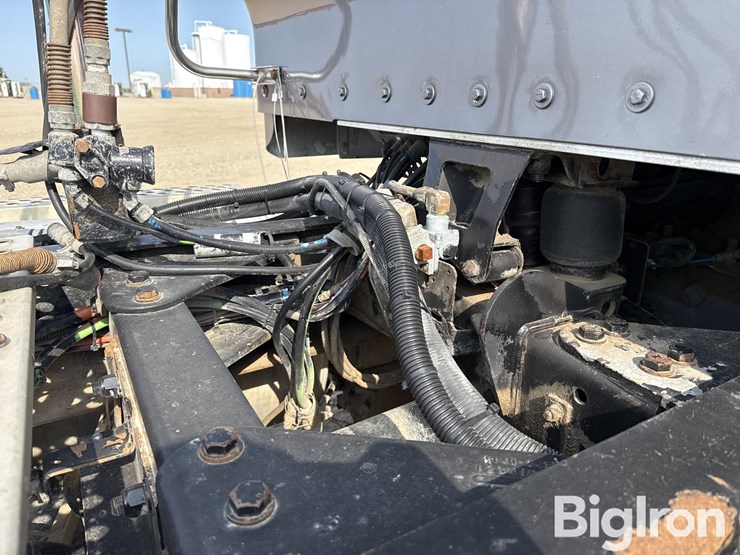 2013-kenworth-t800-image-18
