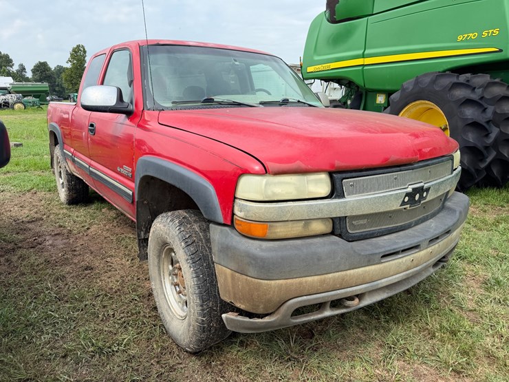 2002-chevrolet-silverado-2500hd-image-2