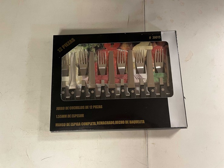#10812-•-meat-eaters-12-piece-steak-knife-set-image-1