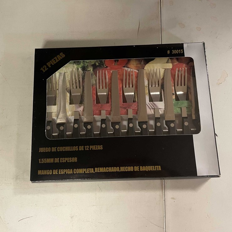#10812 • Meat Eaters 12 Piece Steak Knife Set