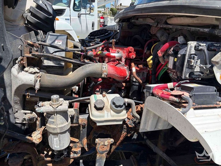 2018-freightliner-m2-106-image-8