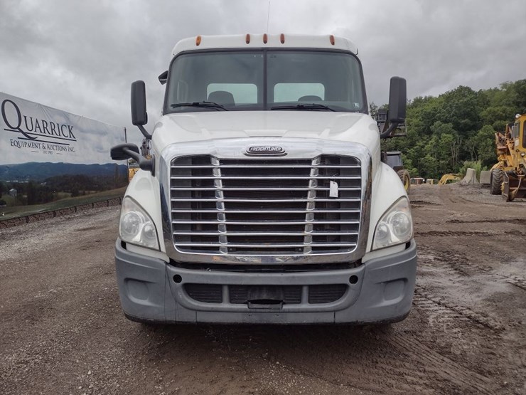 14-freightliner-cascadia-cab-&-chassis^title^-(qea-4750)-image-2