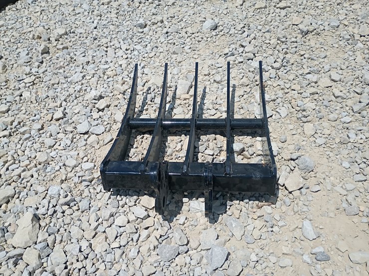 #l63-027-•-rake-mini-excavator-attachment-image-3