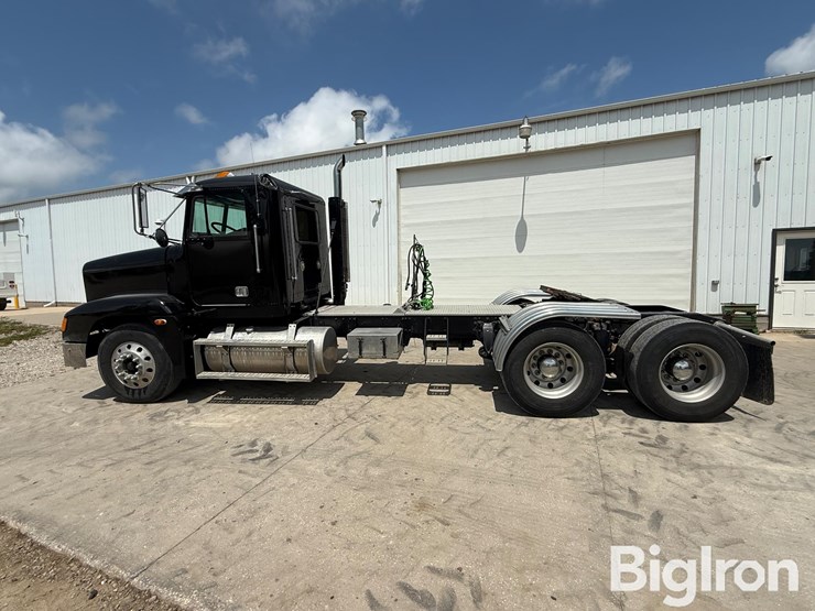 1999-freightliner-fld120-image-8