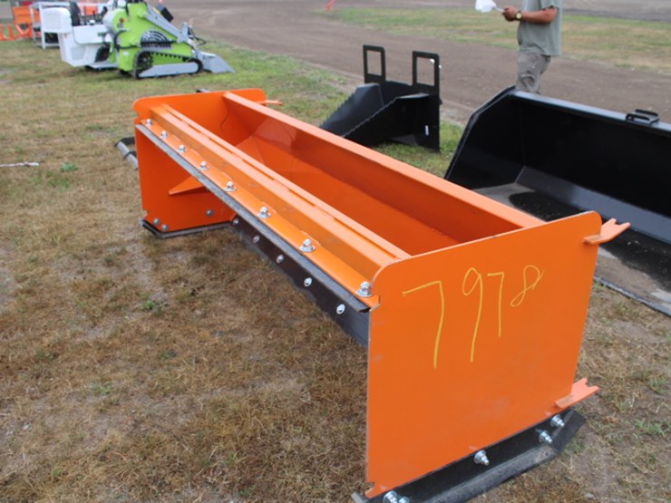 #7978-•-8'-qt-pusher-pull-back-image-1