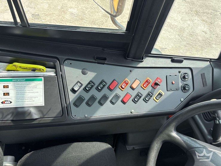 2016-freightliner-b2-image-13