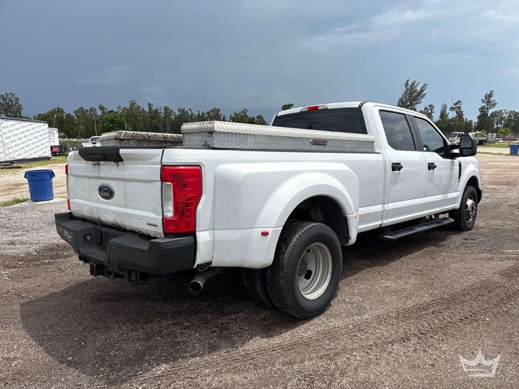2017-ford-f350-image-3