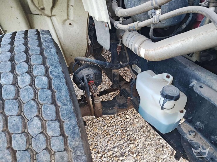 2014-freightliner-m2-106-image-39