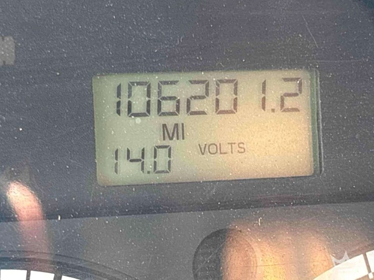 2014-freightliner-m2-106-image-6