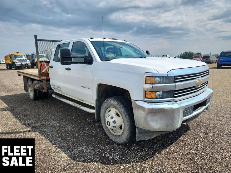 2015-chevrolet-silverado-3500hd-image-2