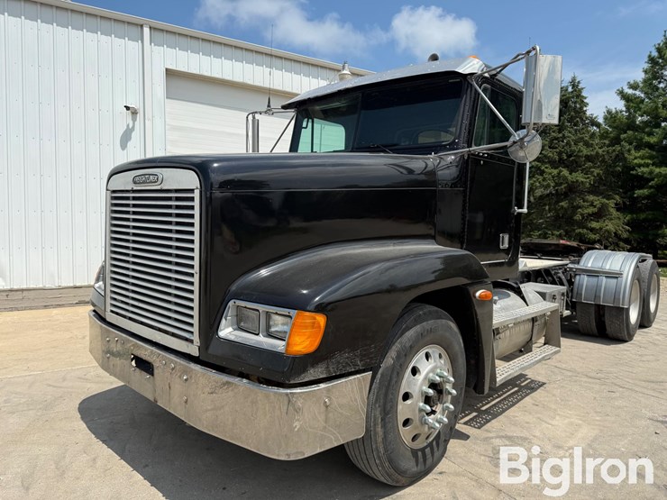 1999-freightliner-fld120-image-1