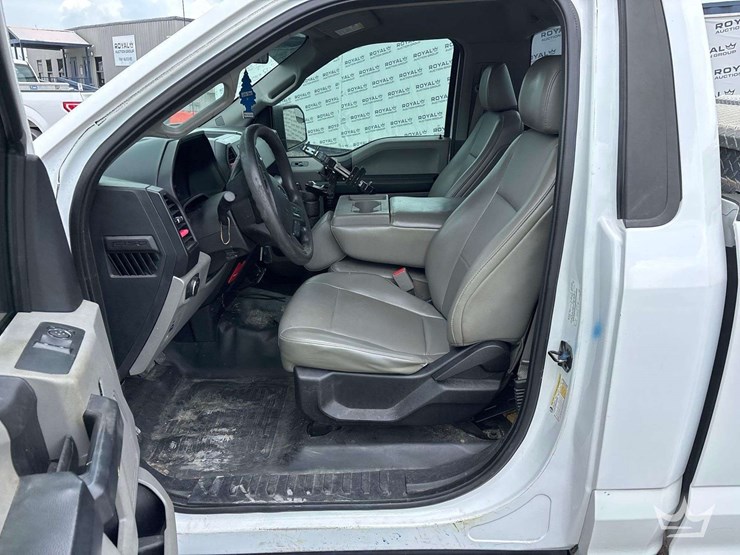 2017-ford-f150-image-13