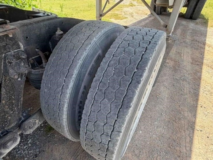 2005-kenworth-t800-image-22