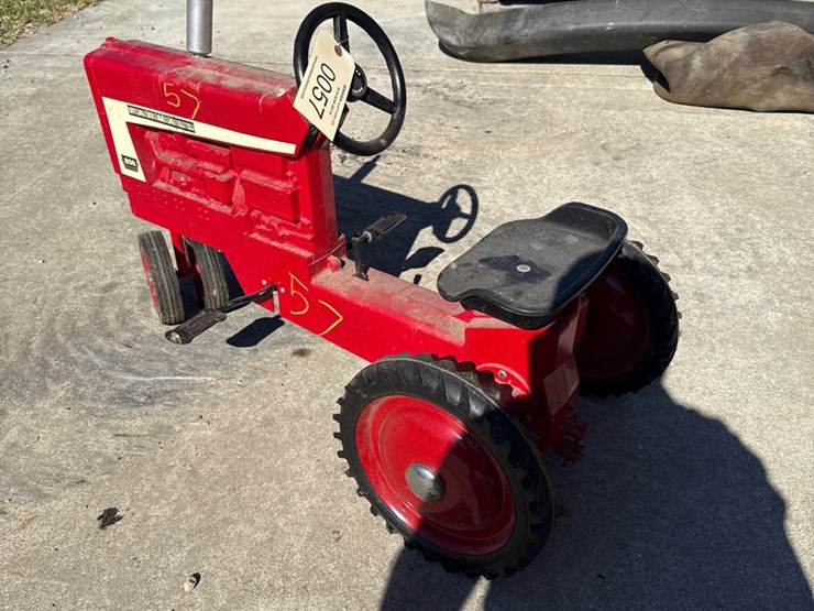 #57-•-farmall-806-diesel-pedal-tractor-image-5