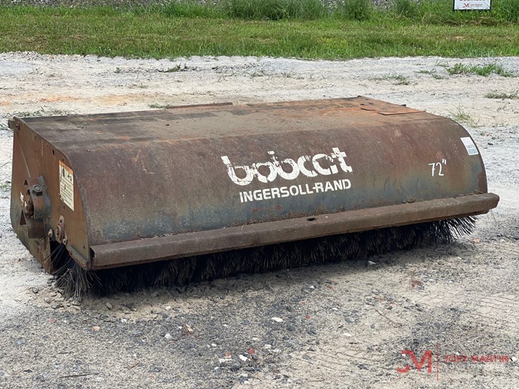 bobcat-72"-sweeper-skid-steer-attachment-image-1