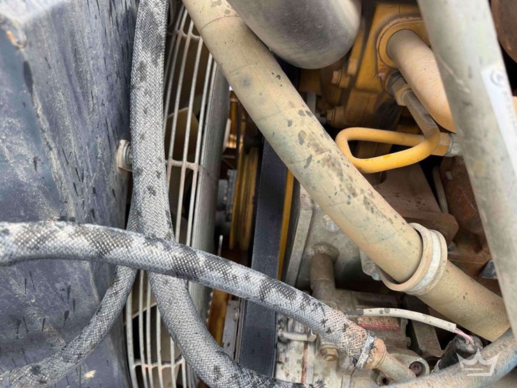 2013-deere-250d-image-44