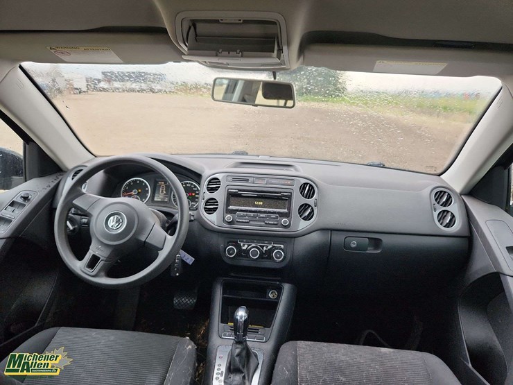 2012-volkswagen-tiguan-image-19