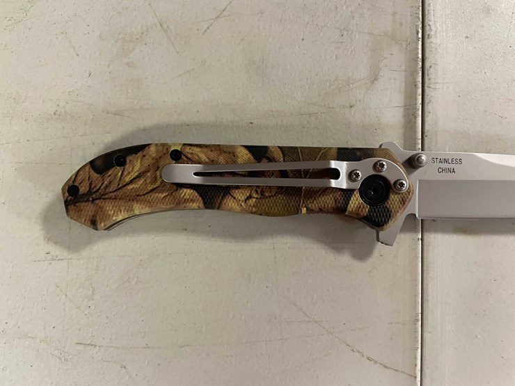 #10809-•-g-10-camo-handle-hunting-knife-image-5