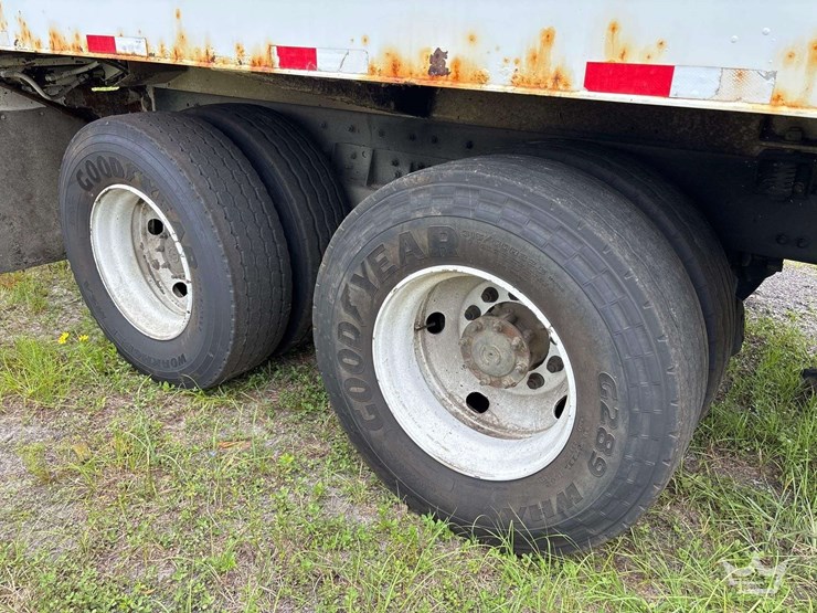 2019-freightliner-m2-106-image-46