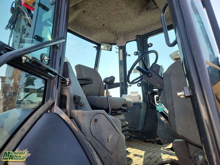 deere-410l-image-32