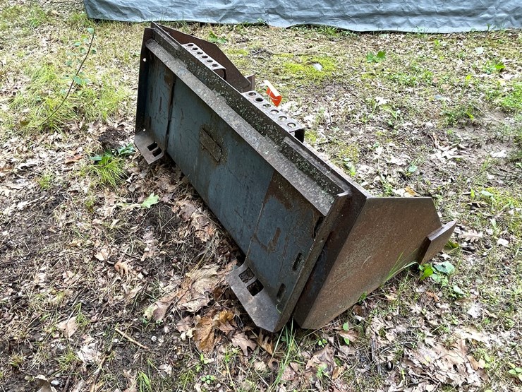 #6117-•-skid-steer-bucket-attachment-image-3
