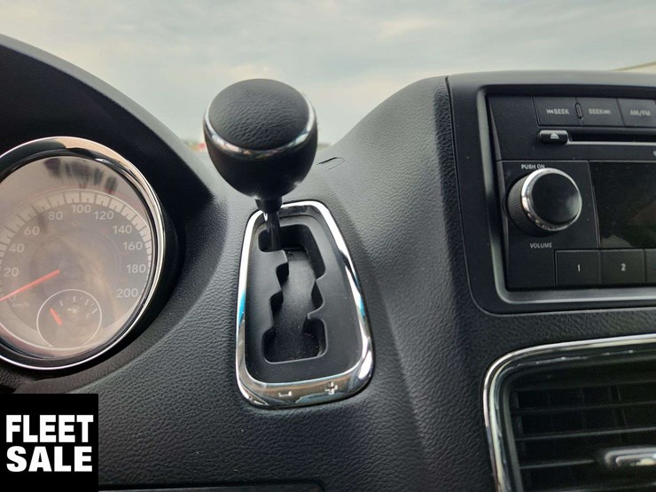 2016-dodge-grand-caravan-image-23