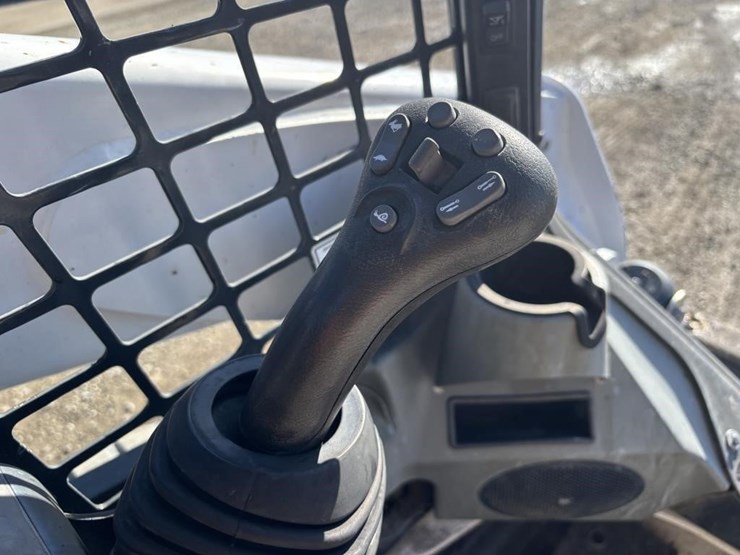 2019-bobcat-t770-image-23