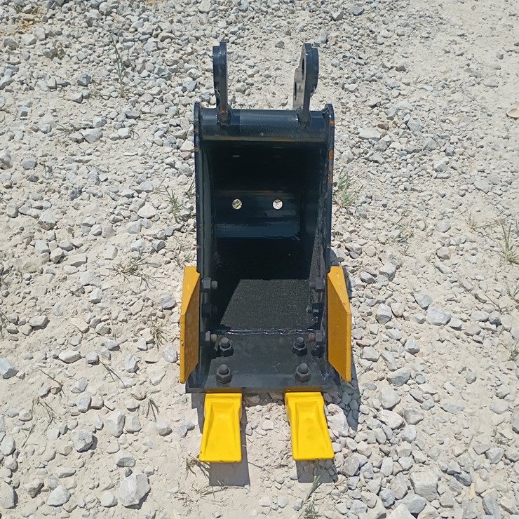 #L63-035 • 8" Bucket Mini Excavator Attachment