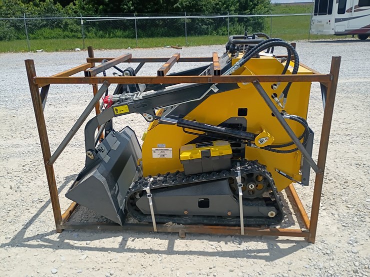 #l63-003-•-2026-zjg-380-mini-skid-steer-image-1