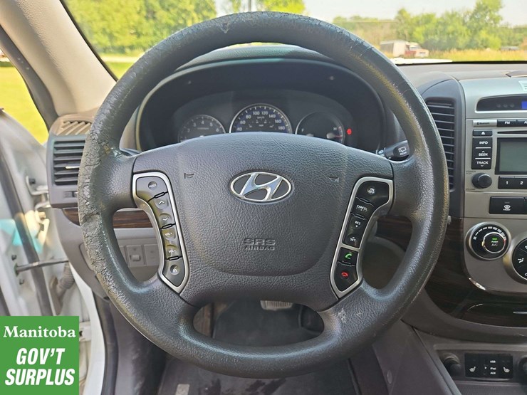 2011-hyundai-santa-fe-image-16