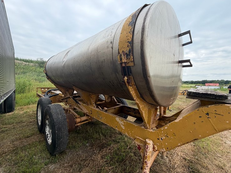 pull-type-tank-trailer-2000-gallon-image-4