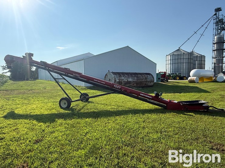 2021-universal-industries-1537-short-field-loader-electric-belt-conveyor-image-4