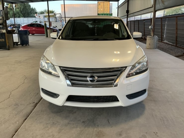 2013-nissan-sentra-sdn-image-3