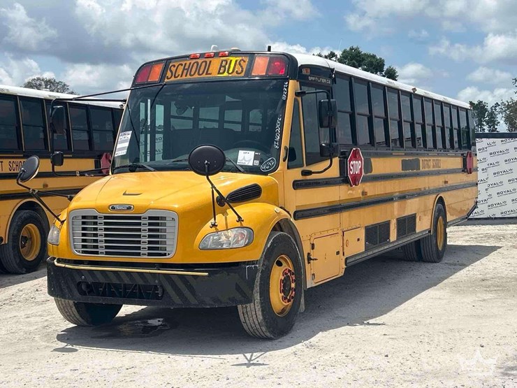 2016-freightliner-b2-image-1
