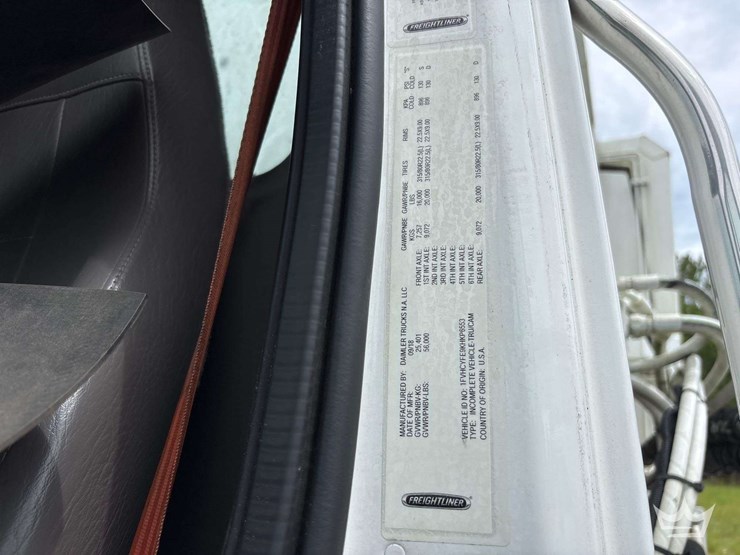 2019-freightliner-m2-106-image-5