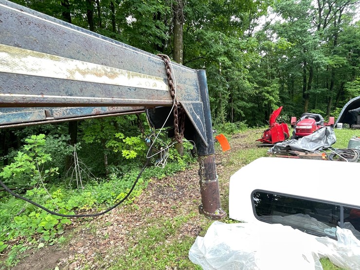 #6105-•-fifth-wheel-flatbed-trailer-(no-title)(sells-bill-of-sale)-image-9