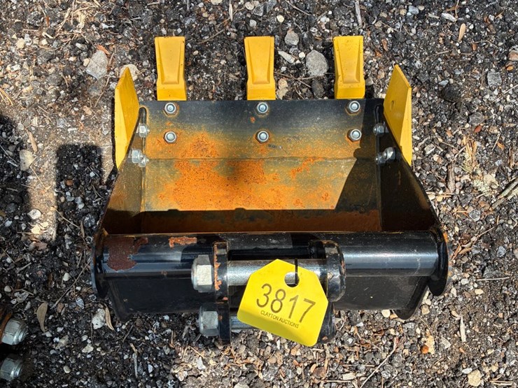 #3817-•-mini-excavator-bucket-image-1